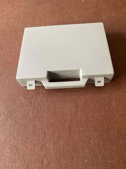 Photo of free Pale grey box with carrying handle (Marlow Bottom SL7) #1