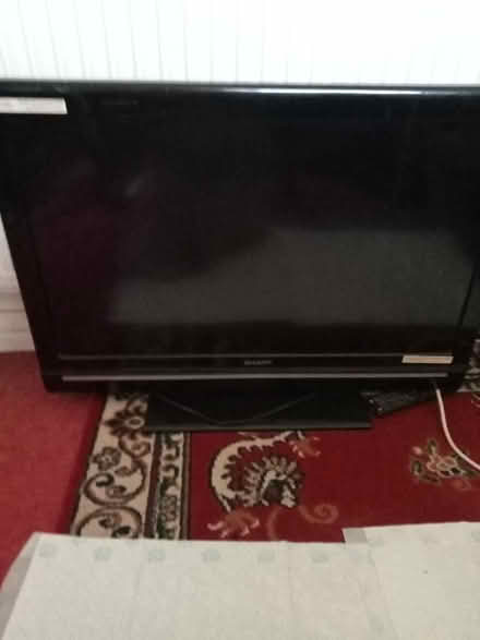 Photo of free 32" Flat screen TV. (Lower Broadheath WR2) #1