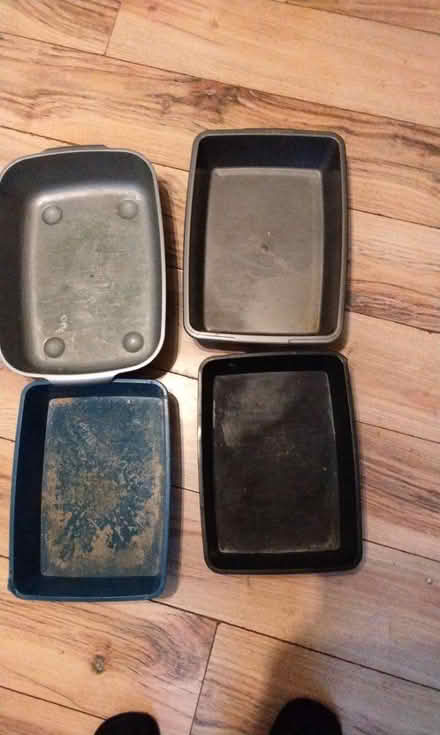 Photo of free Cat litter trays (HP2 heme Hempstead) #1