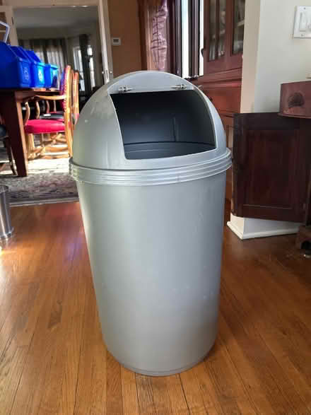 Photo of free Tall plastic trash can (NW Evanston) #1