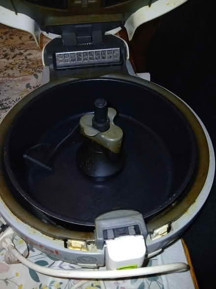 Photo of free Tefal Actifry air-fryer (Kings Stanley GL10) #2