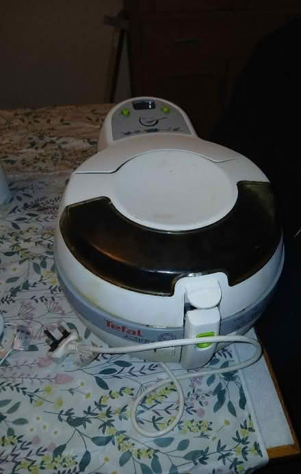 Photo of free Tefal Actifry air-fryer (Kings Stanley GL10) #1