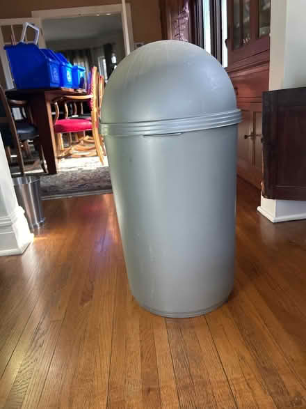 Photo of free Tall plastic trash can (NW Evanston) #2