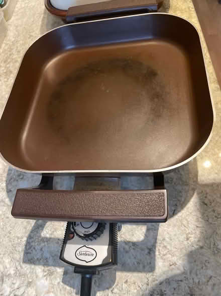 Photo of free Sunbeam Vintage Electric Frying Pan Multi Cooker / Slow Cook (Welling DA16) #4