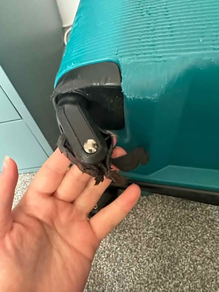 Photo of free large hardshell teal suitcase (broken) (BN2) #4