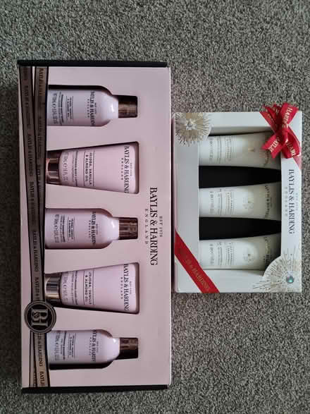 Photo of free Bayliss and Harding sets (EN6) #1