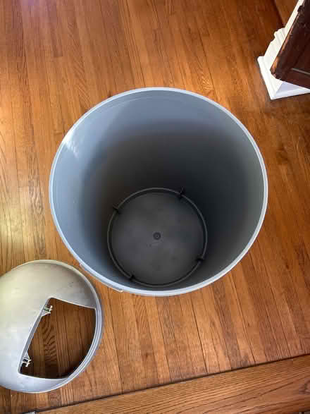 Photo of free Tall plastic trash can (NW Evanston) #4