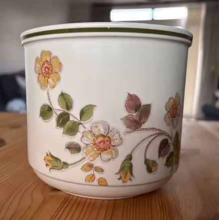 Photo of free 3x Ceramic indoor plant pots (Wigston Magna) #3