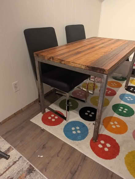 Photo of free table (leslieville) #1