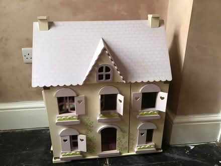 Photo of free Dolls house (DA15) #1