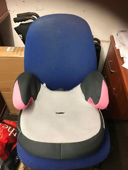 Photo of free Car booster seat (Newton Reigny CA11) #1