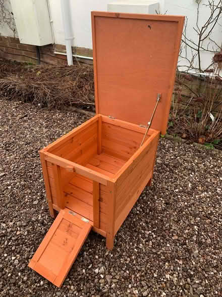 Photo of free Small Rabbit Hutch (Mollington CH1) #2