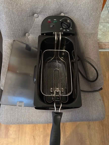 Photo of free Deep Fat Fryer (Ashburton CR0) #1