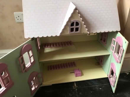 Photo of free Dolls house (DA15) #2
