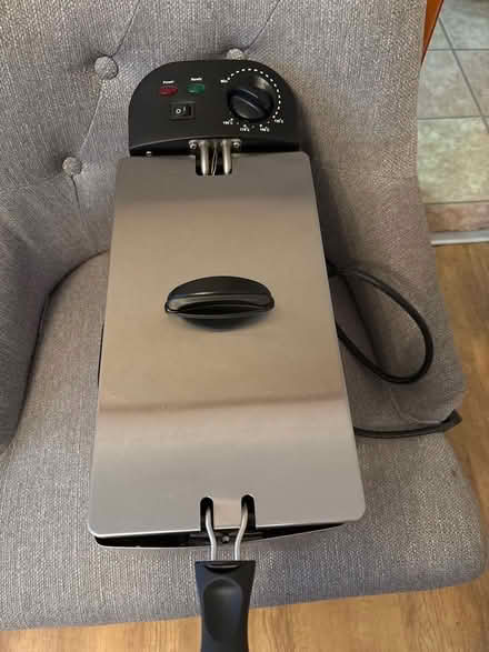 Photo of free Deep Fat Fryer (Ashburton CR0) #3