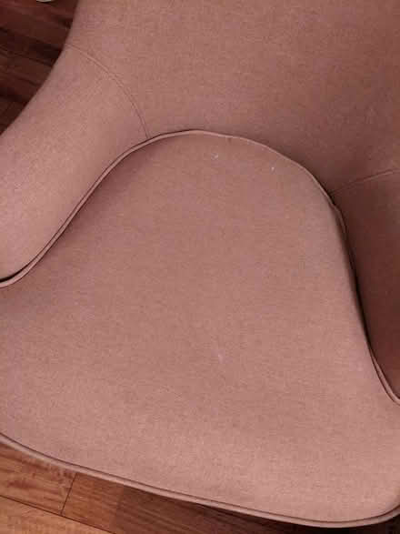 Photo of free Pink accent chair (leslieville) #3