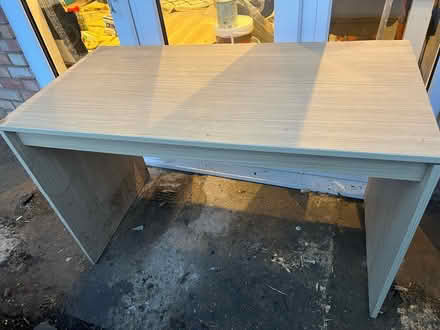 Photo of free Desk (Isleworth TW7) #1