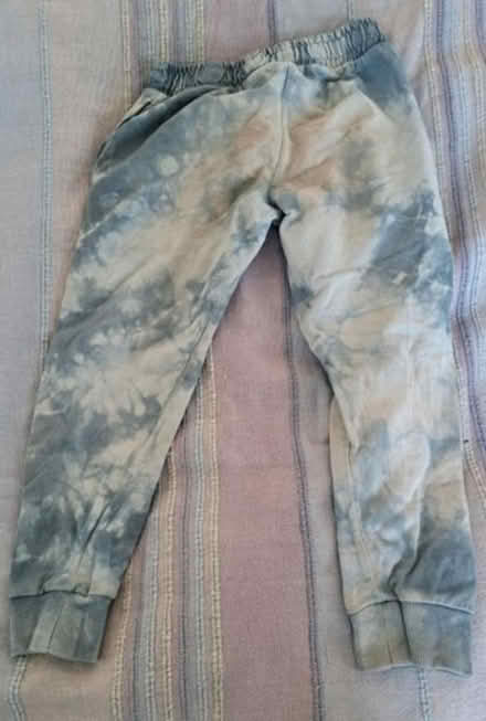 Photo of free Kids tie-dye trousers 4-5 years (Hornsey N8) #2