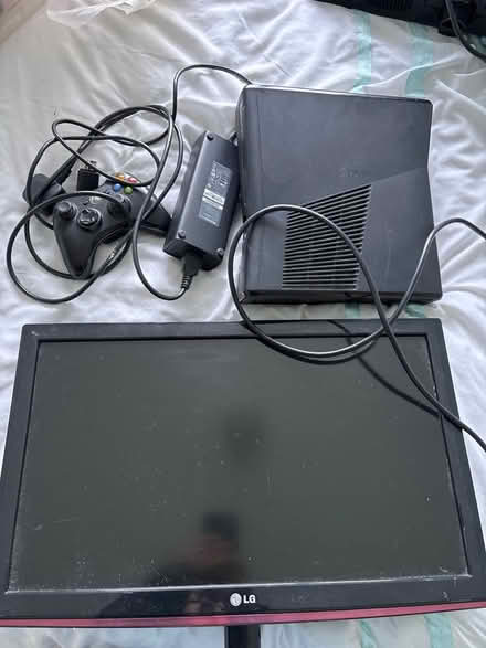 Photo of free XBOx 360, controller and LG TV (Cromford DE4) #1