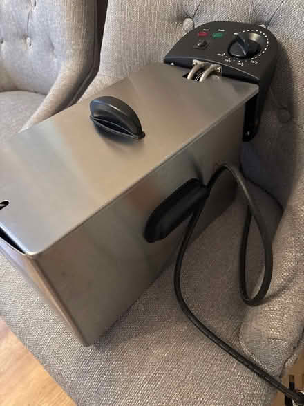 Photo of free Deep Fat Fryer (Ashburton CR0) #4