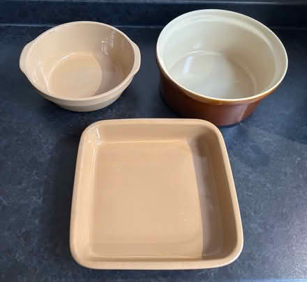 Photo of free 3 ceramic roasting dishes/bowls (Wigston Magna) #2
