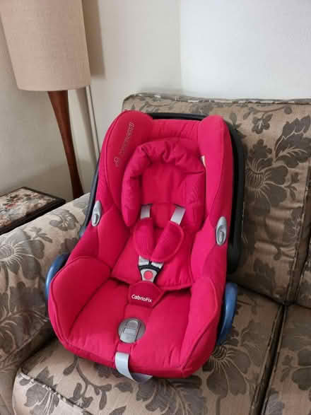 Photo of free Maxi cosi Cabriofix car seat 0-12 m (Croydon) #1