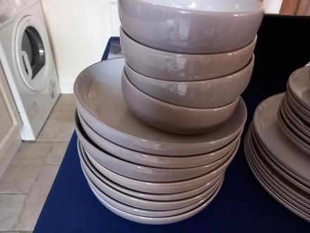 Photo of free Dinner Set (EN7 Cheshunt) #3