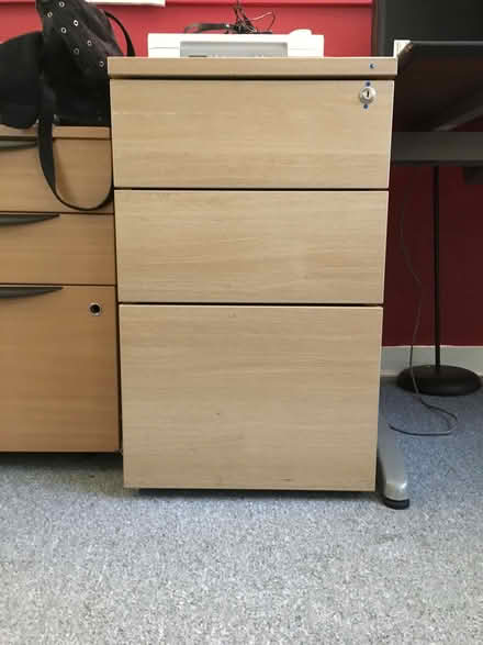 Photo of Pedestal desk drawer unit, lockable. (Hanover BN2) #1