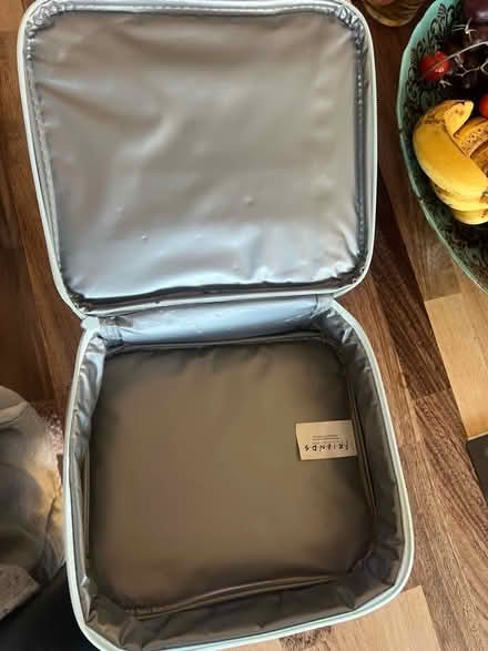 Photo of free Friends lunchbox (Hawley) #3