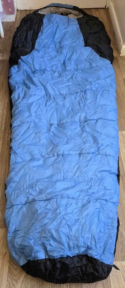 Photo of free Very warm sleeping bag (S8) (Lowedges (S8)) #2