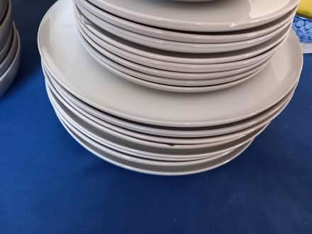 Photo of free Dinner Set (EN7 Cheshunt) #4