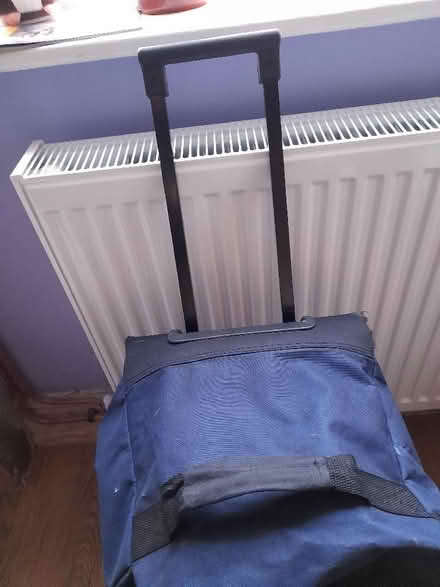 Photo of free Holdall on wheels, broken zip (Colwick NG4) #4