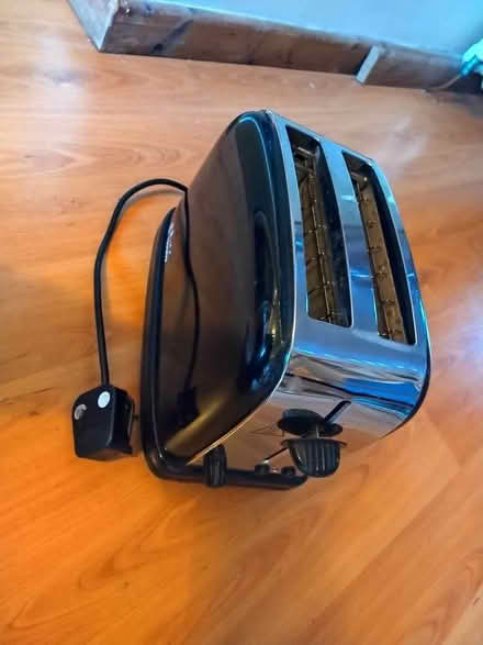 Photo of free Russell Hobbs Toaster (The Grange EH9) #1