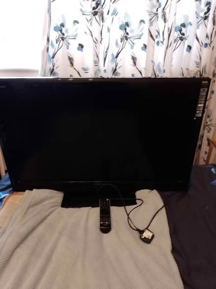 Photo of free Toshiba 37" LCD TV (CT5) #1