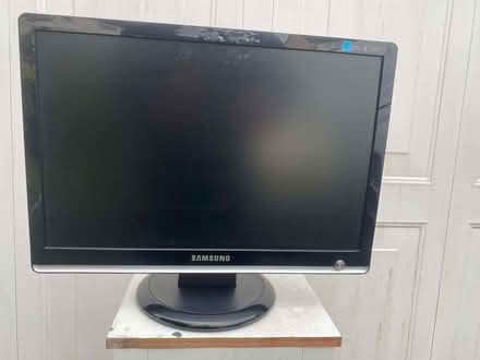 Photo of free Computer monitor, Samsung, 19" (Berryfield SN12) #3