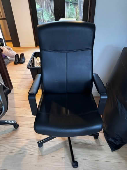 Photo of free Desk/Gaming Chair (Orinda) #1