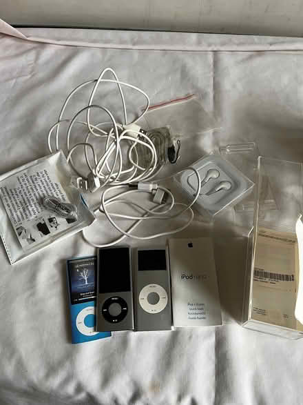 Photo of free iPods, leads and silicone case (Shirley, Croydon) #1