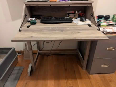 Photo of free Home office desk (Greenpoint) #2
