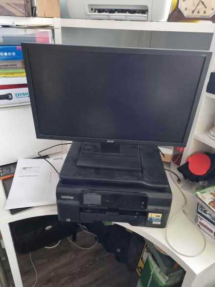 Photo of free Computer system (East croydon) #2