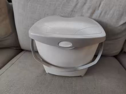 Photo of free Plastic compost pail with handle (Midtown/Boulevard Park) #1