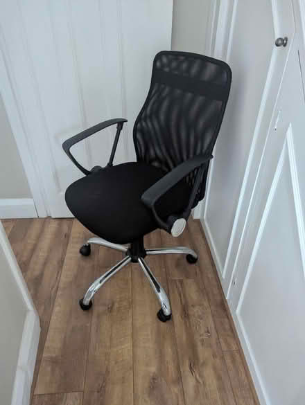 Photo of free Black office chair (SM4, lower Morden) #3