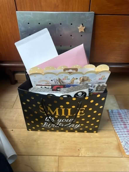 Photo of free Mixed bag of gift bags (BT6) #1