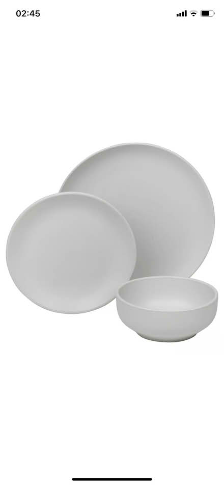 Photo of Plates and bowls (Cheshunt EN7) #1