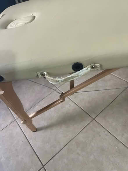 Photo of free Massage Table (Hillsboro Blvd,Deerfield beach) #4