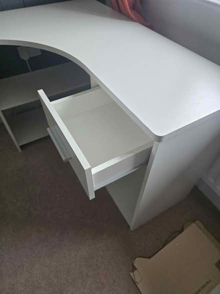 Photo of free Meduim computer desk (SN25 Blunsdon) #3