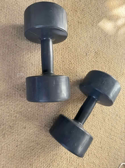 Photo of free Hand weights: 2 x 5kg (Stroud Green N4) #1