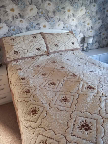 Photo of free Quilted Bedcover With Pillow Cases (CT6) #1