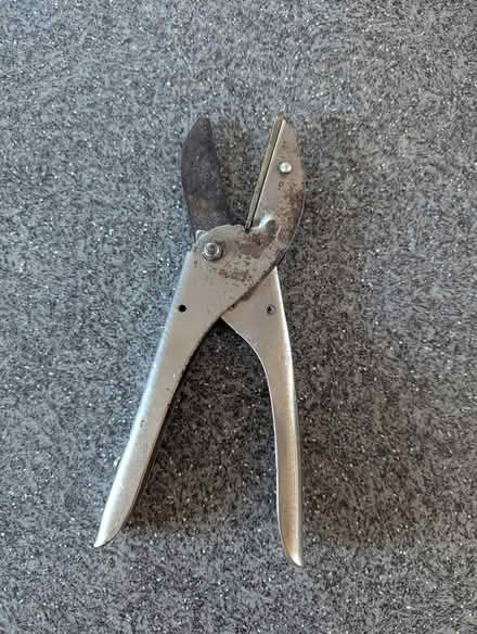Photo of free Rolcut secateurs (Guarlford WR14) #3