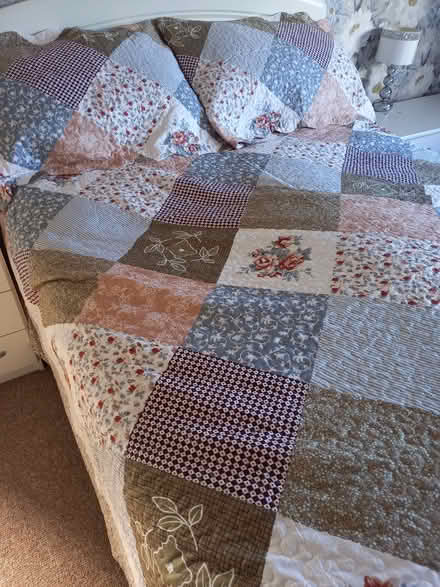 Photo of free Patterned Quilted Bedcover (CT6) #1