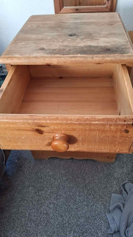 Photo of free Pine drawers/bedside table (Tooting SW17) #1